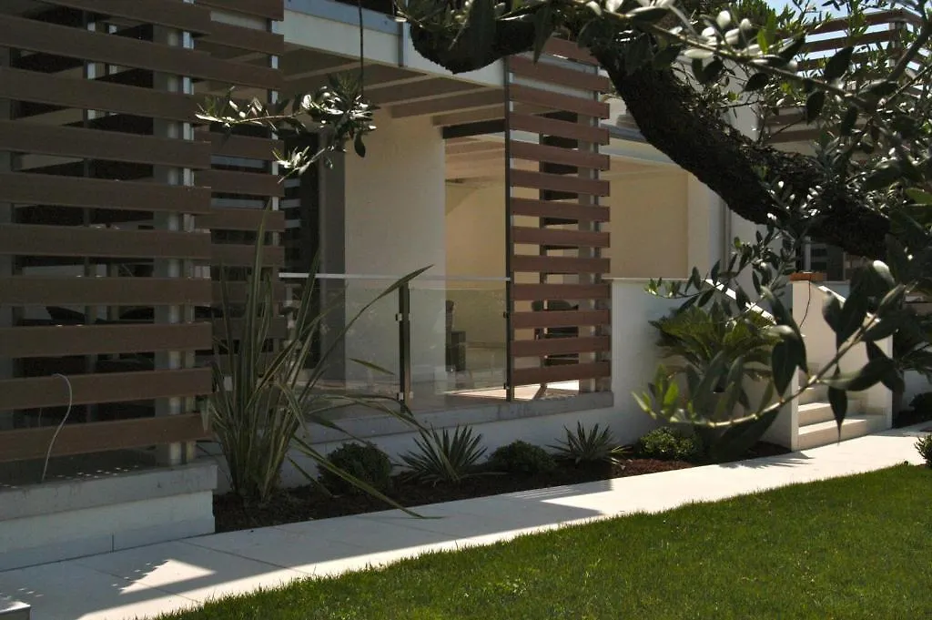 Bio Suites Pacinotti-1
